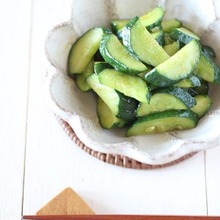 レシピ【5分で簡単&むくみ改善に期待!!きゅうりのカレー塩炒め】