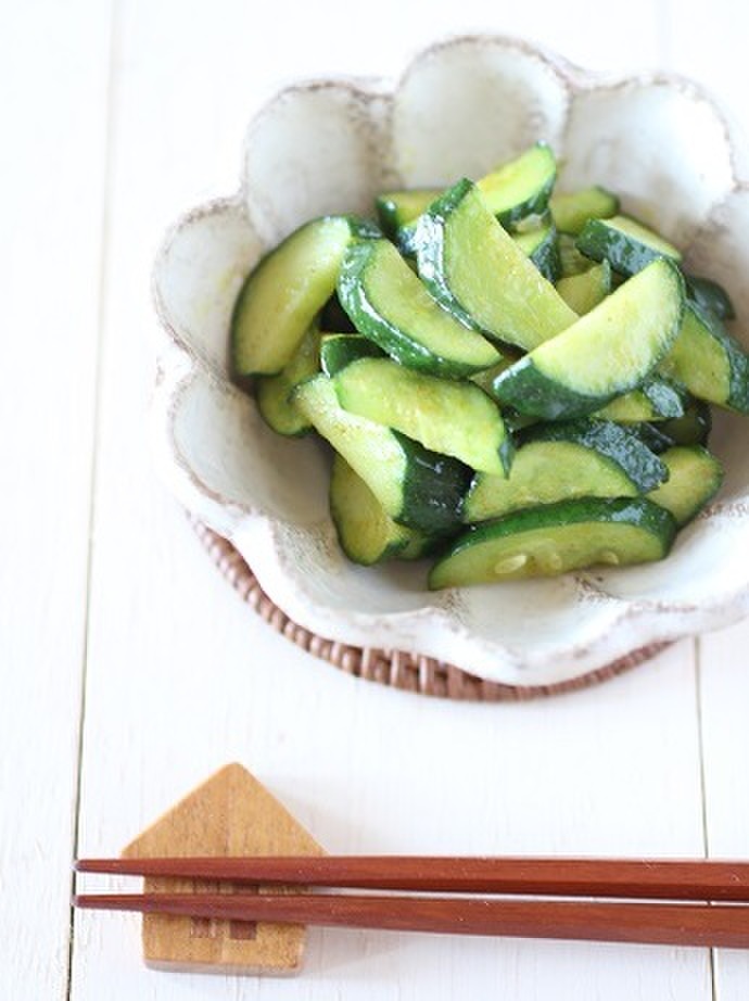 レシピ【5分で簡単&むくみ改善に期待!!きゅうりのカレー塩炒め】