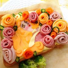 薔薇がいっぱい♡眠れる森の美女トースト