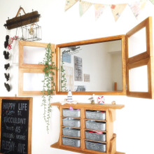 セリアのアイテムをふんだんに!窓風ミラーと小物収納棚♡