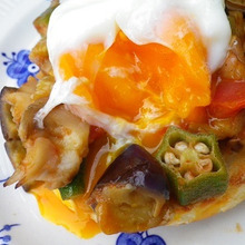 半熟玉子をのっけておしゃれトースト