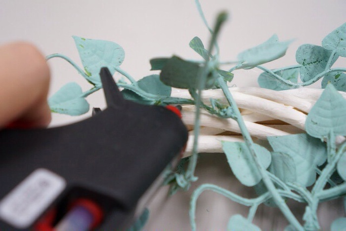 手順4.ガーランドの接着