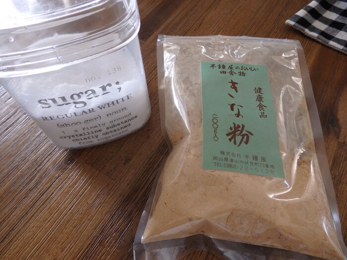 きな粉と砂糖をまぶすだけ。