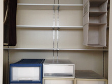 クローゼット収納③ 奥行きのあるクローゼットを前後に分けて使う