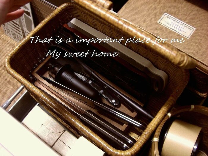 かご①にはナイフ類を