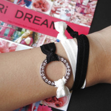 ツイストバンドで簡単アクセサリー☆