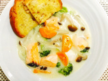 鮭のクリームシチュー♡ガーリックトーストと共に