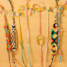 100均の刺繍糸を使ってミサンガアクセ