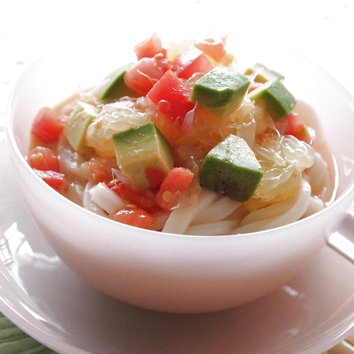レンジだけで簡単!「グレープフルーツのサラダうどん」