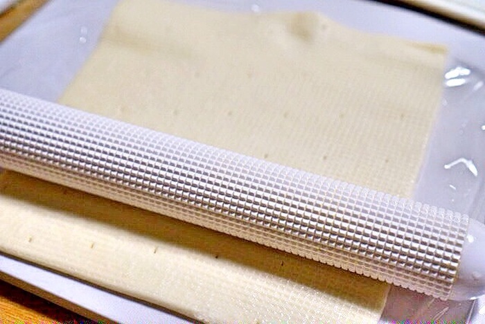 4.冷凍パイシートを伸ばす