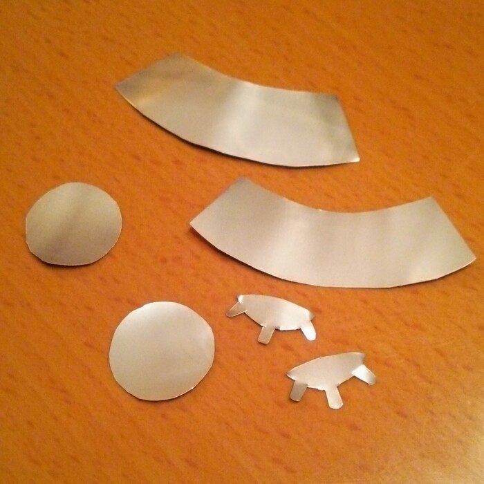 アルミ缶をカットする