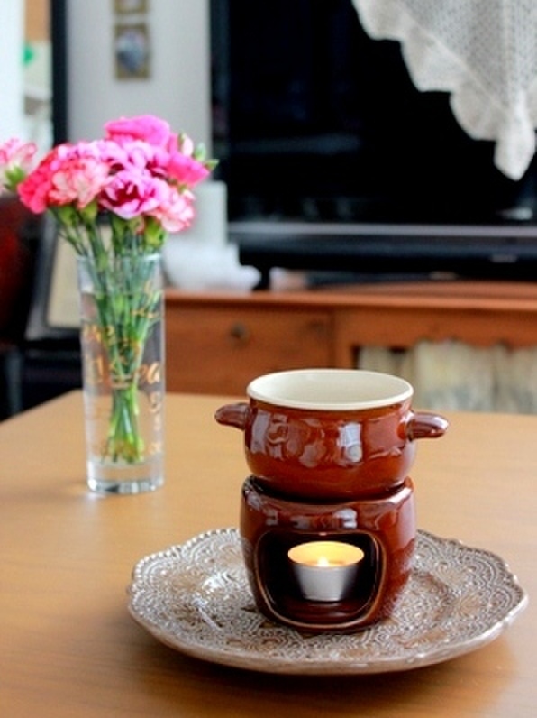 お茶の香りでリラックス♪バーニャカウダポットが茶香炉がわりになってます。
