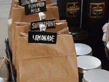 100均グッズと紙袋でパントリー収納。