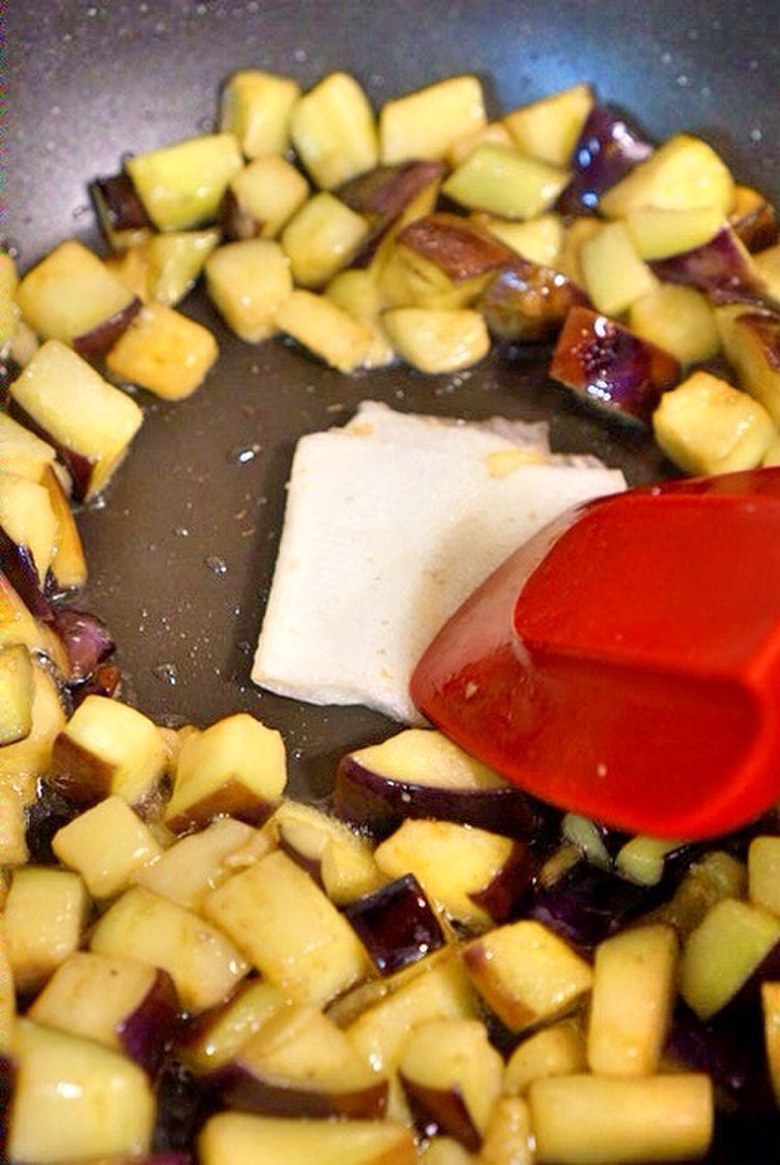 手順②余分な油を拭き取る