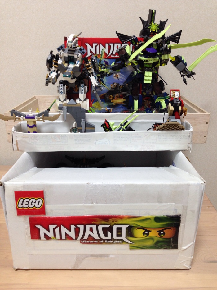 収納時は前面を閉めて箱型にしてすっきり。