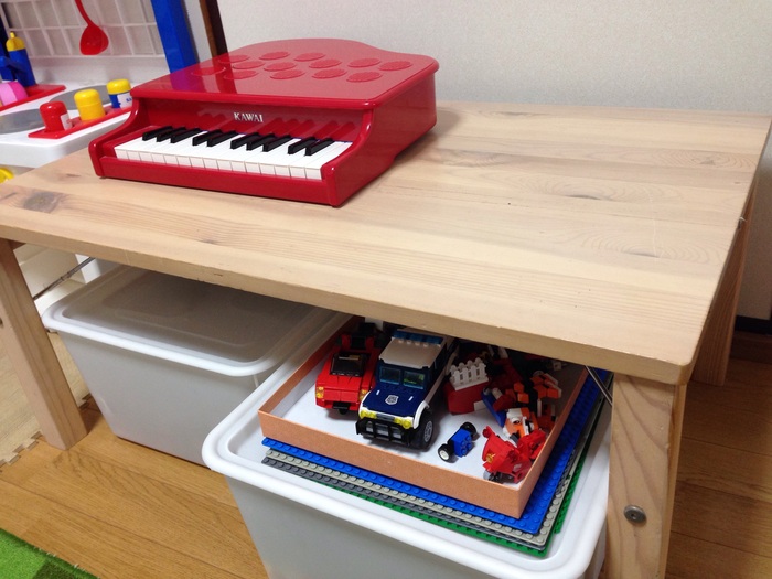 今までのレゴ収納。ニトリの収納BOXにジャラッと。