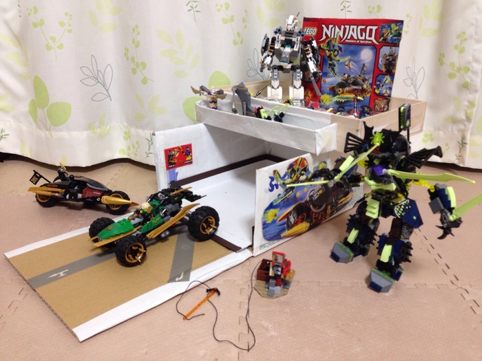 遊ぶ時は前面を開けて出動基地に♪