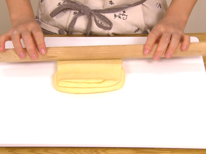 生地をのばします。