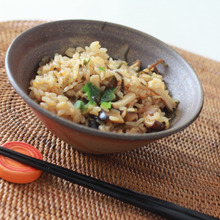 塩昆布で味が決まる!きのこと塩昆布の炊き込みごはん☆