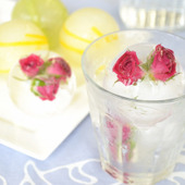 めちゃお洒落!「バラとフルーツのまんまる氷」の作り方