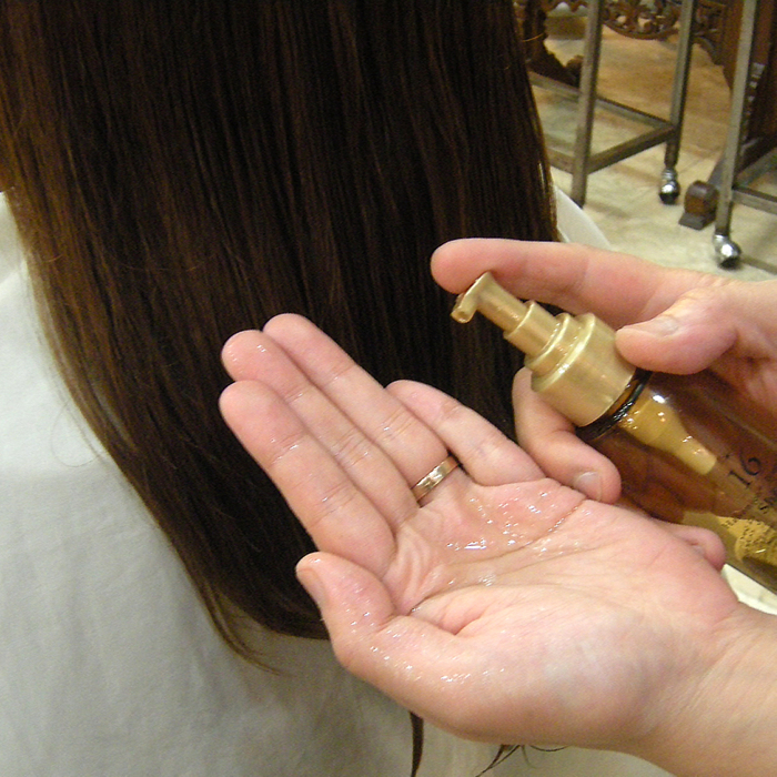 ヒーティング対応のヘアオイルならドライヤーの前に!