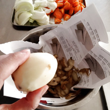 野菜の皮を楽して簡単に捨てる方法