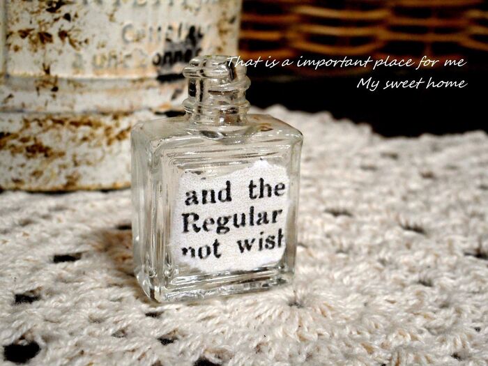 その① 英字新聞を貼る