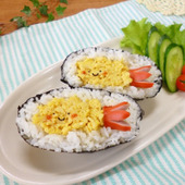 デコおにぎらず「エビフライ?!卵ウインナーdeおにぎらず」