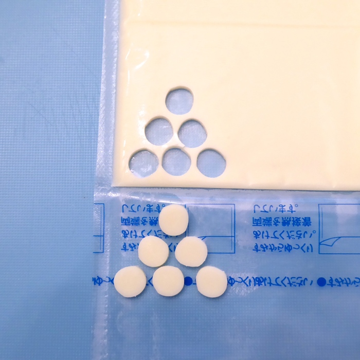 丸く抜くときはストローが便利!