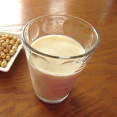 大豆イソフラボンだけじゃない!豆乳の美容効果