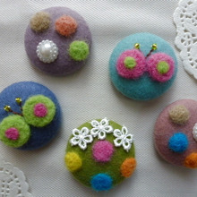 初心者でもできた!羊毛刺繍でクルミボタン