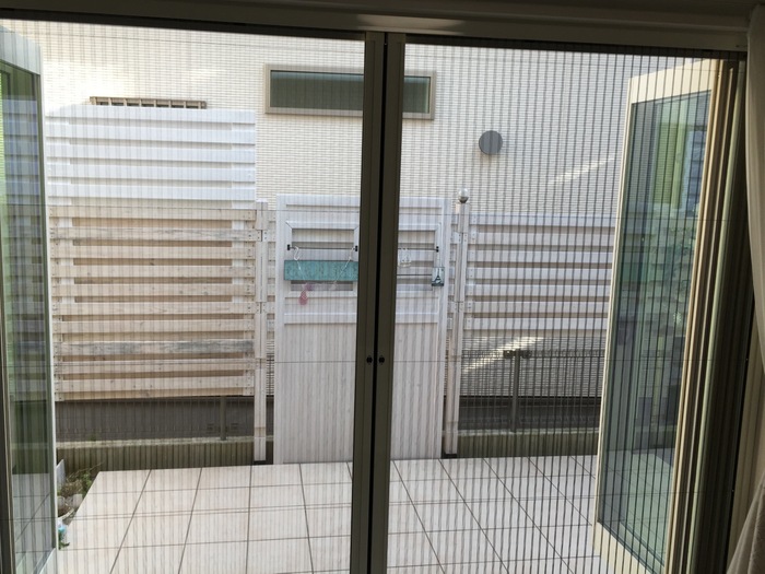 網戸を閉めた状態