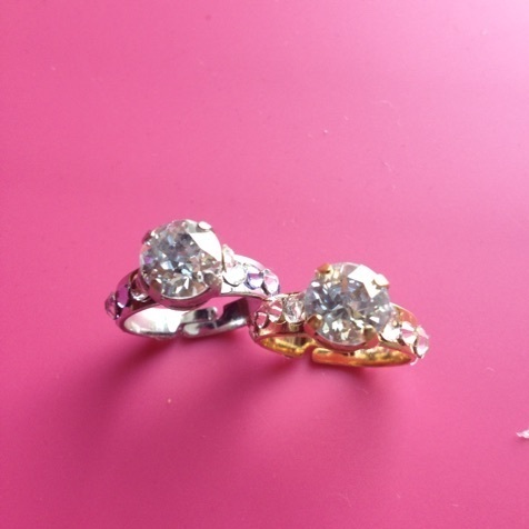 貼っていくだけ!スワロフスキーのプチプラゴージャスリング