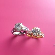 貼っていくだけ!スワロフスキーのプチプラゴージャスリング