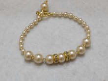 100均パーツでも華やかブレスレットに