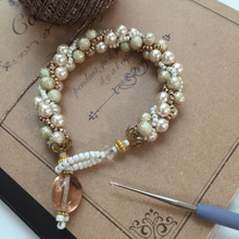 レース針で編むシュガーパールのブレスレット