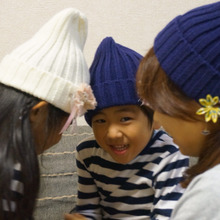 お揃いguニット帽に手作りアクセント