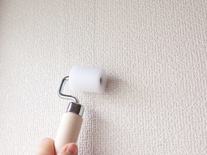 めくれた壁紙の直し方