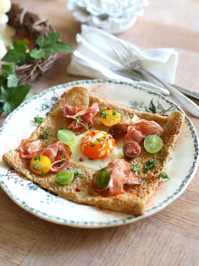 シャスールでつくる「たまごとハムチーズのガレット」