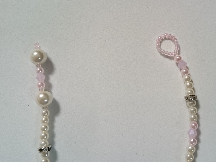 両端に留める部分を作る