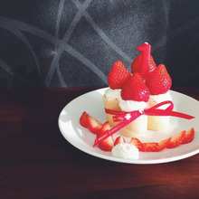 誕生日にも♪クリスマスにも☆ヘルシーいちごミニロールケーキ