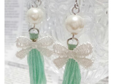 100均のリボンレースと刺繍糸でタッセルのピアスをハンドメイド