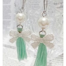 100均のリボンレースと刺繍糸でタッセルのピアスをハンドメイド