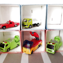 牛乳パックのキューブボックスで、おもちゃを見せながら片づけよう