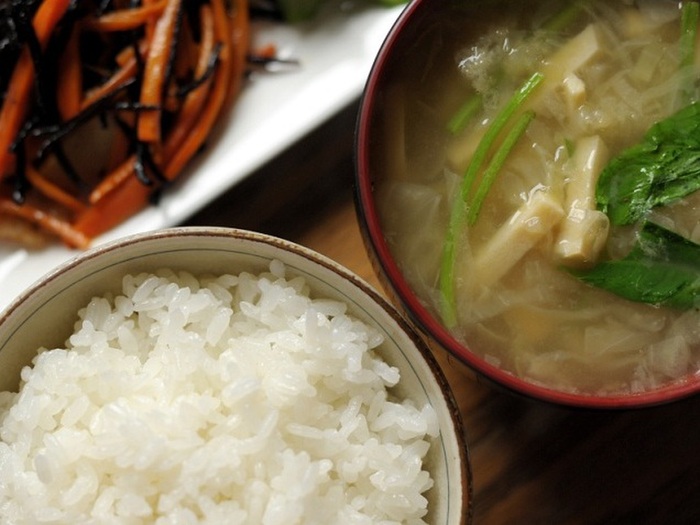 お味噌汁の具といえば豆腐?わかめ?ちなみにあれを入れる家庭も