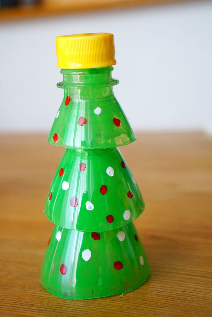 ペットボトルと100均ネイルで簡単!クリスマスツリー
