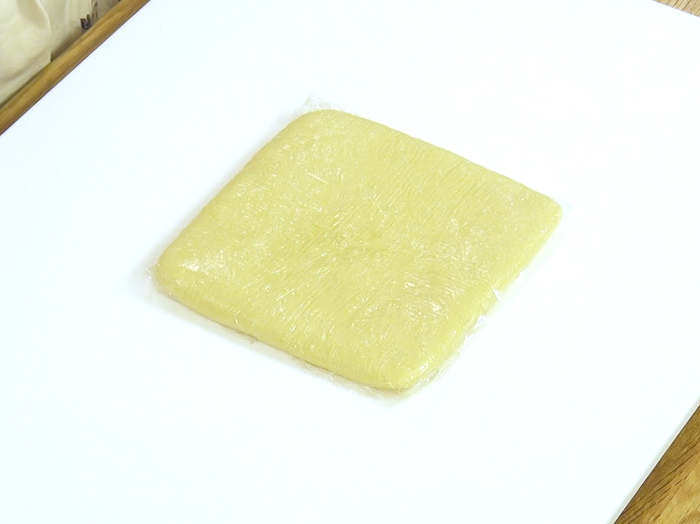 生地を発酵させます。