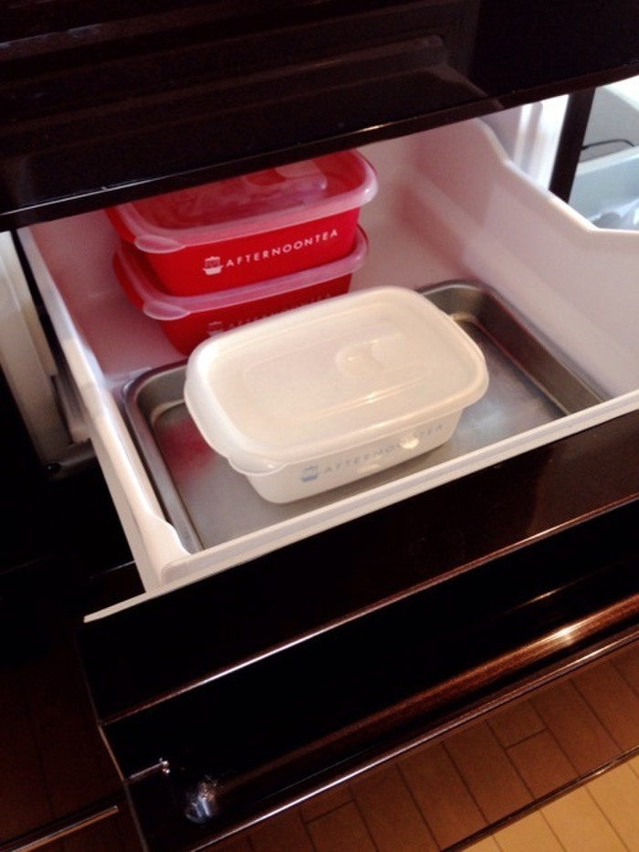 冷凍室に食品保存容器を収納