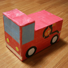 牛乳パックで子どもの消防車を作ってみました!