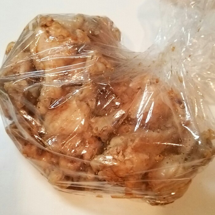 調味料を揉みこむ